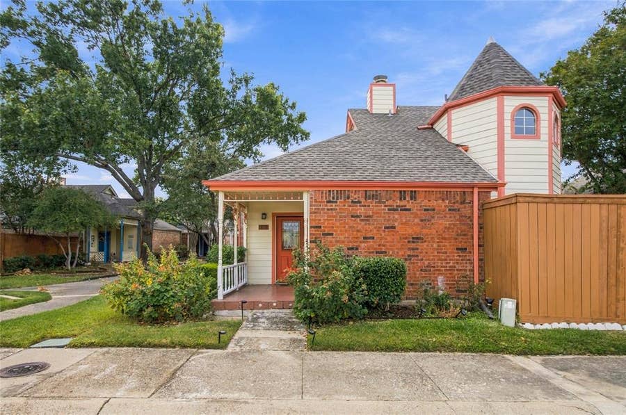 Property photo for 10904 Gable Circle, Dallas, TX