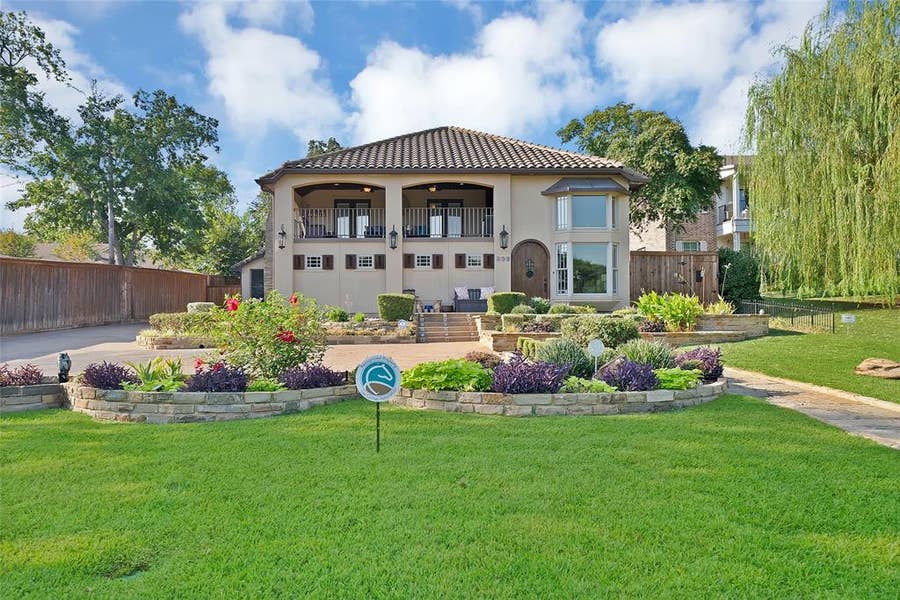 Property photo for 306 E Rochelle Boulevard, Irving, TX