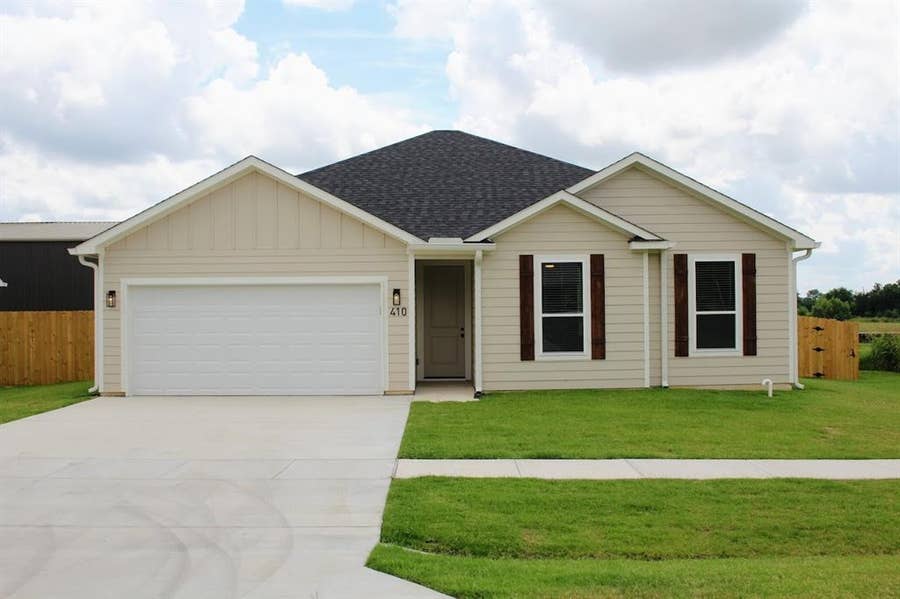 Property photo for 410 Church Street, Whitesboro, TX