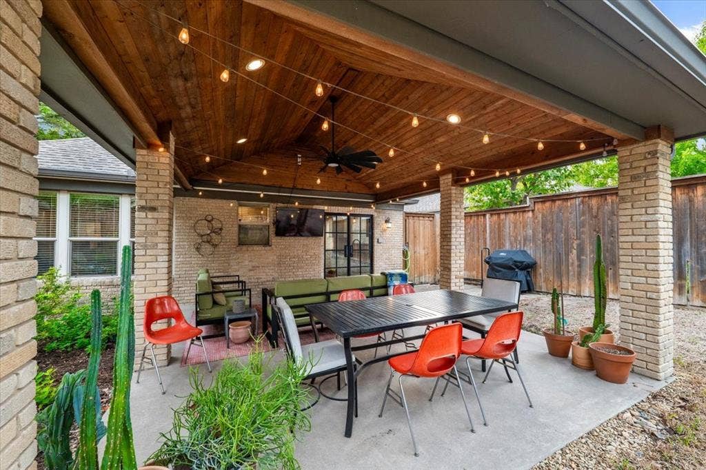 1006 Cordova Street, Dallas, TX 75223 1006 Cordova Street, Dallas, TX 75223
