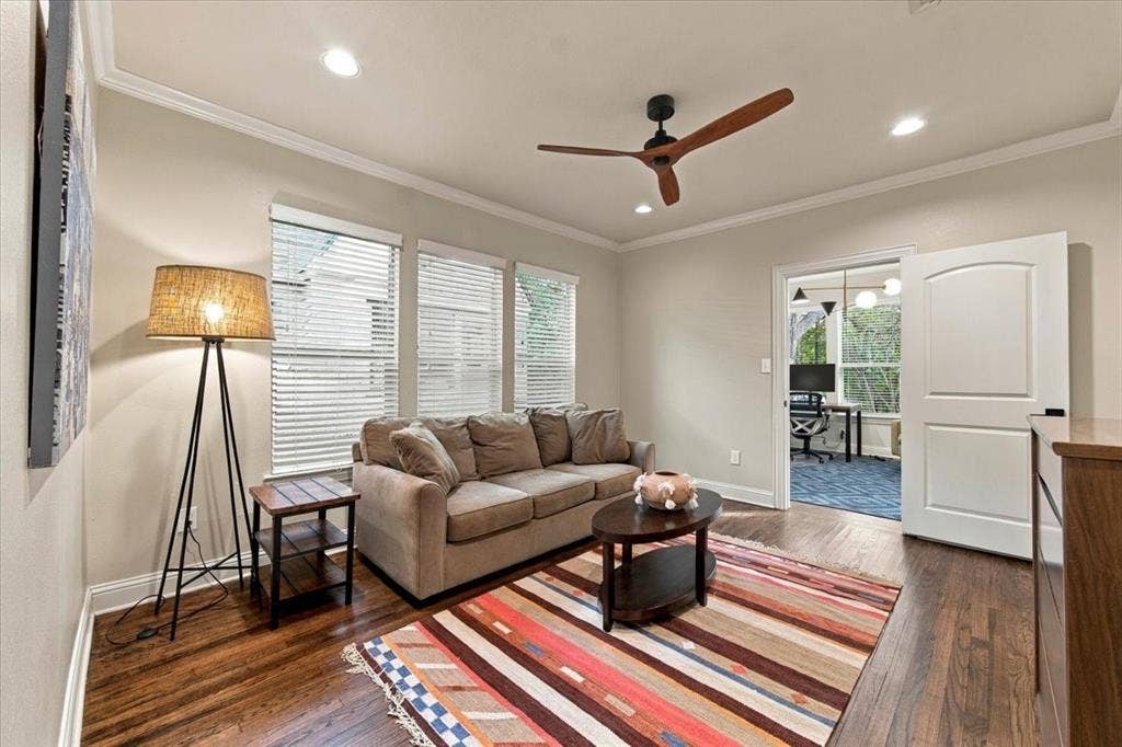 1006 Cordova Street, Dallas, TX 75223 Secondary bedroom currently used as living space