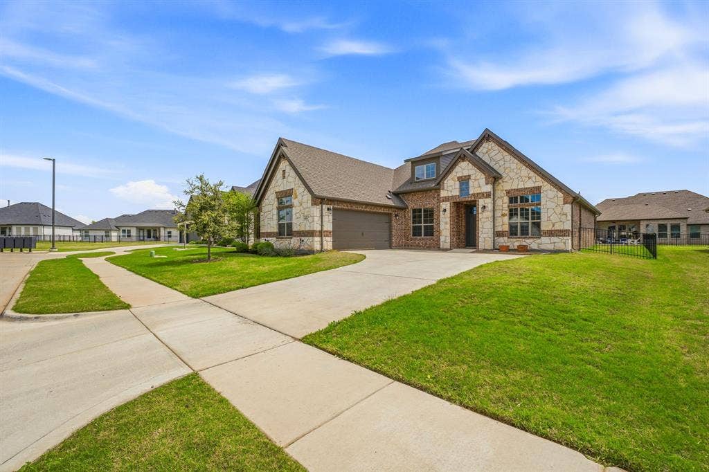 1038 Mickelson Drive, Granbury, TX 76048