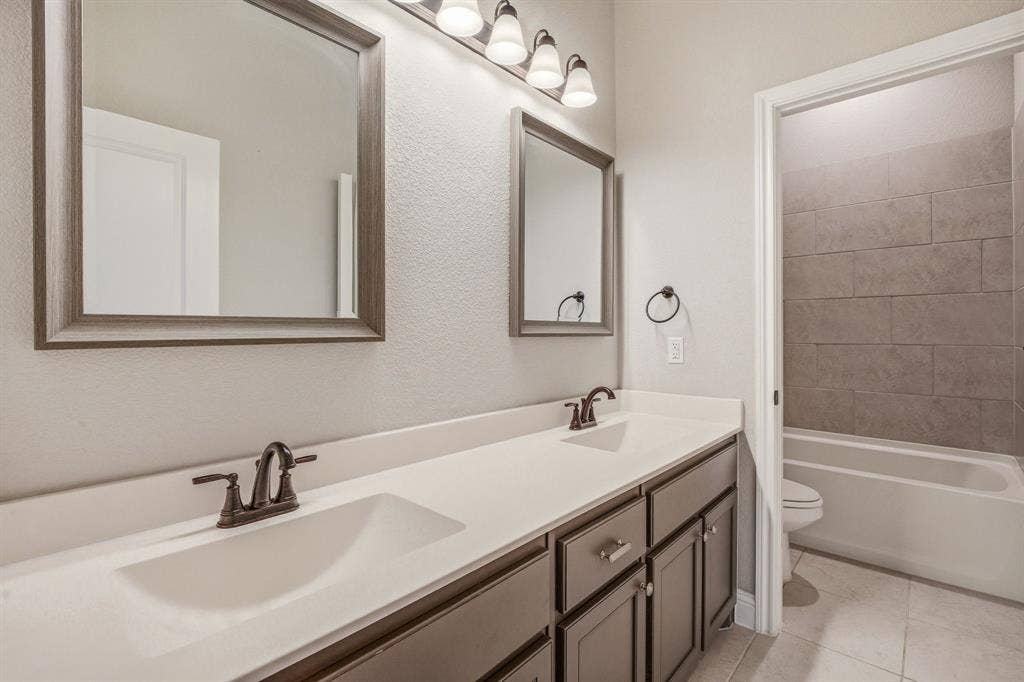 1038 Mickelson Drive, Granbury, TX 76048