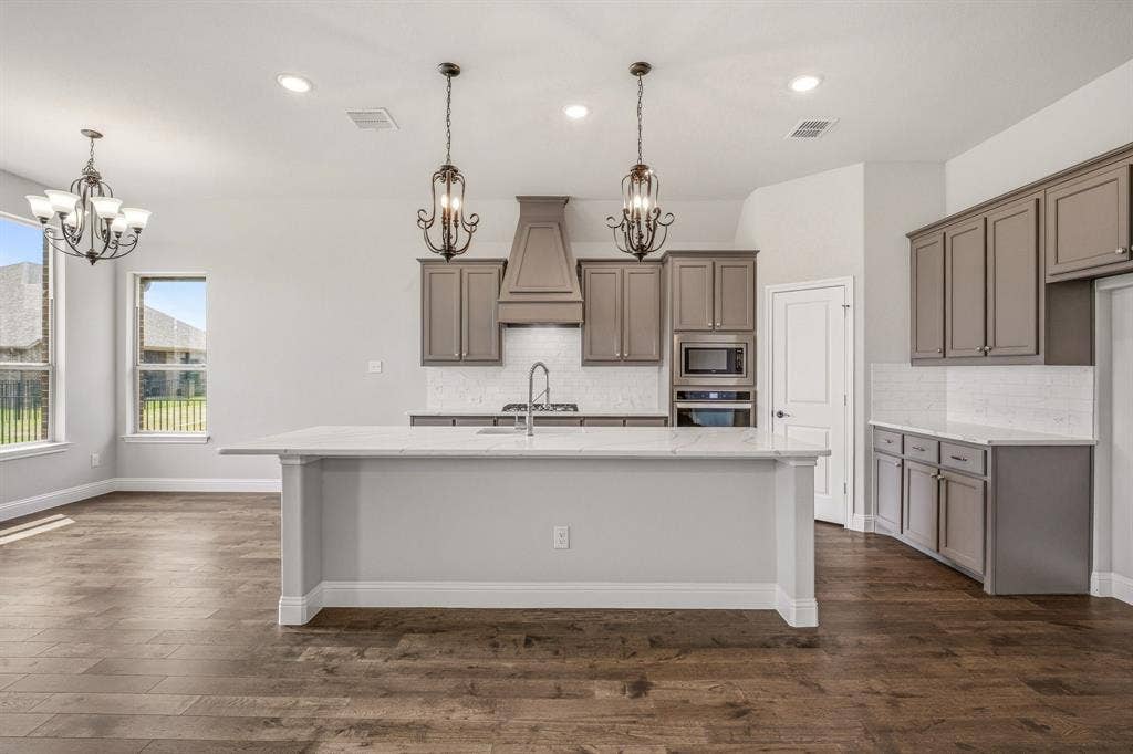 1038 Mickelson Drive, Granbury, TX 76048