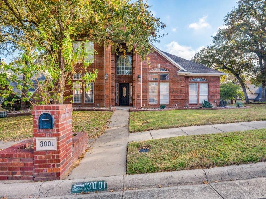 Property photo for 3001 Forestwood Drive, Arlington, TX