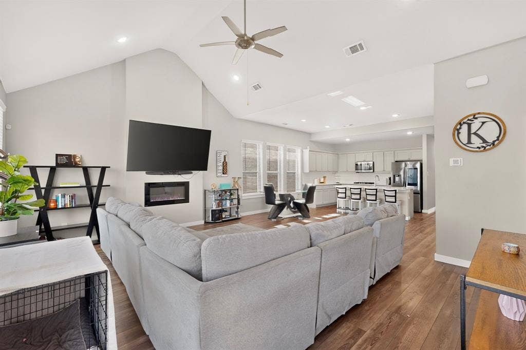 640 Medinah Road, Red Oak, TX 75154