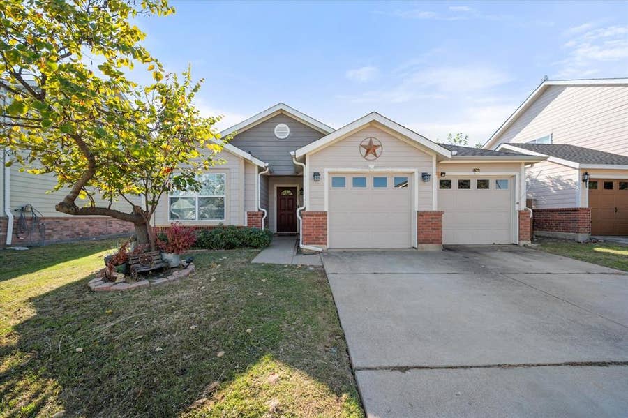 Property photo for 121 Independence Avenue, Venus, TX