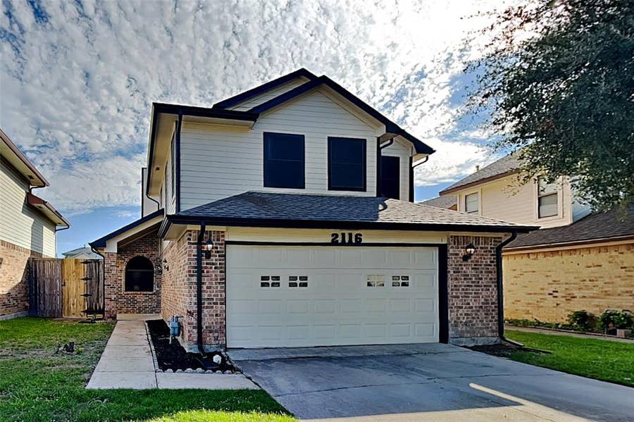 Property photo for 2116 Holly Hill Lane, Carrollton, TX