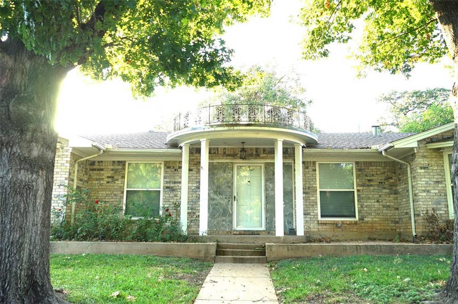 Property photo for 1736 Ridgeview Drive, Arlington, TX