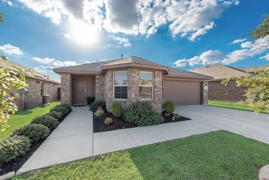 Property photo for 16705 Porterfield Lane, Justin, TX