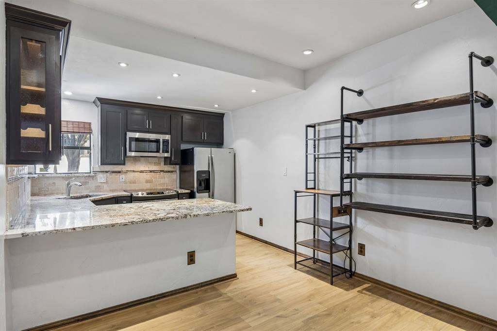 2749 Buna Drive, Dallas, TX 75211 2749 Buna Drive, Dallas, TX 75211