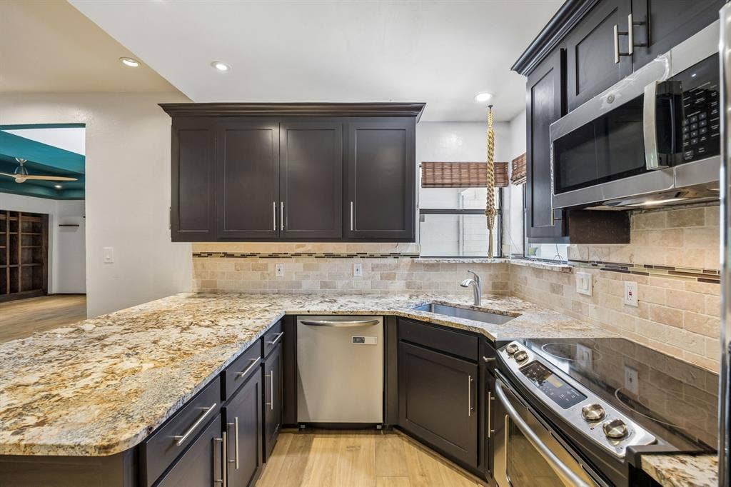 2749 Buna Drive, Dallas, TX 75211 2749 Buna Drive, Dallas, TX 75211