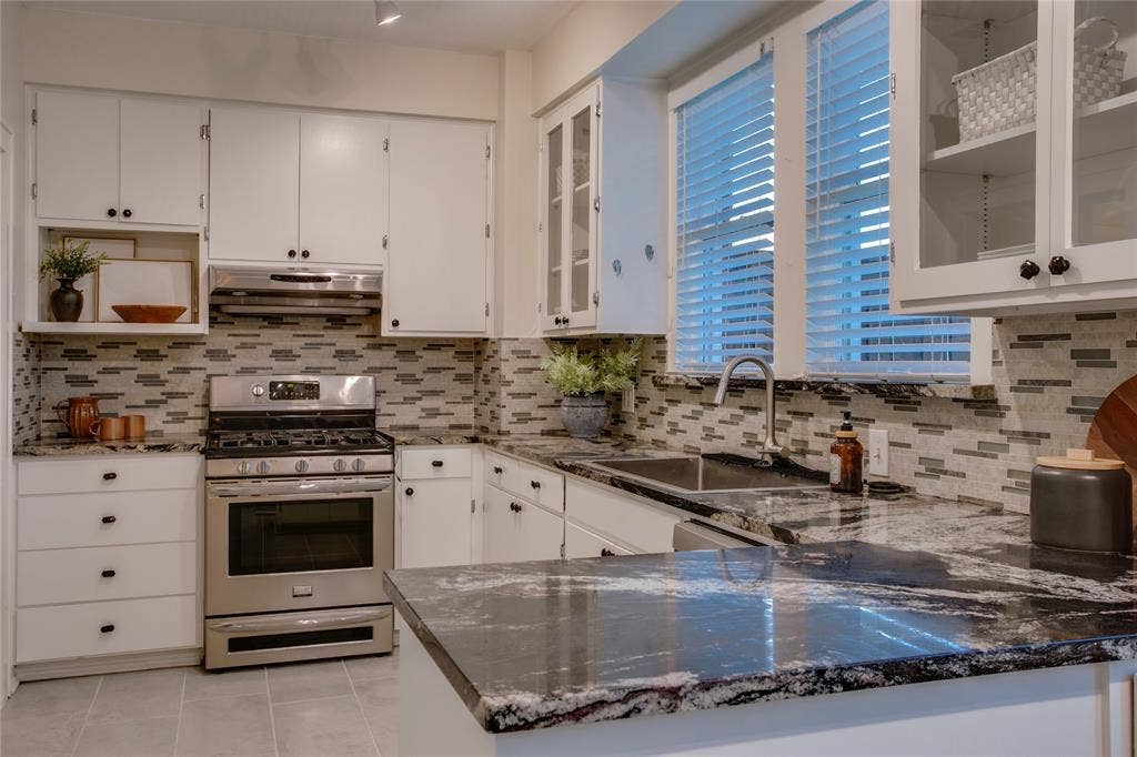 635 N Montclair Avenue, Dallas, TX 75208 635 N Montclair Avenue, Dallas, TX 75208