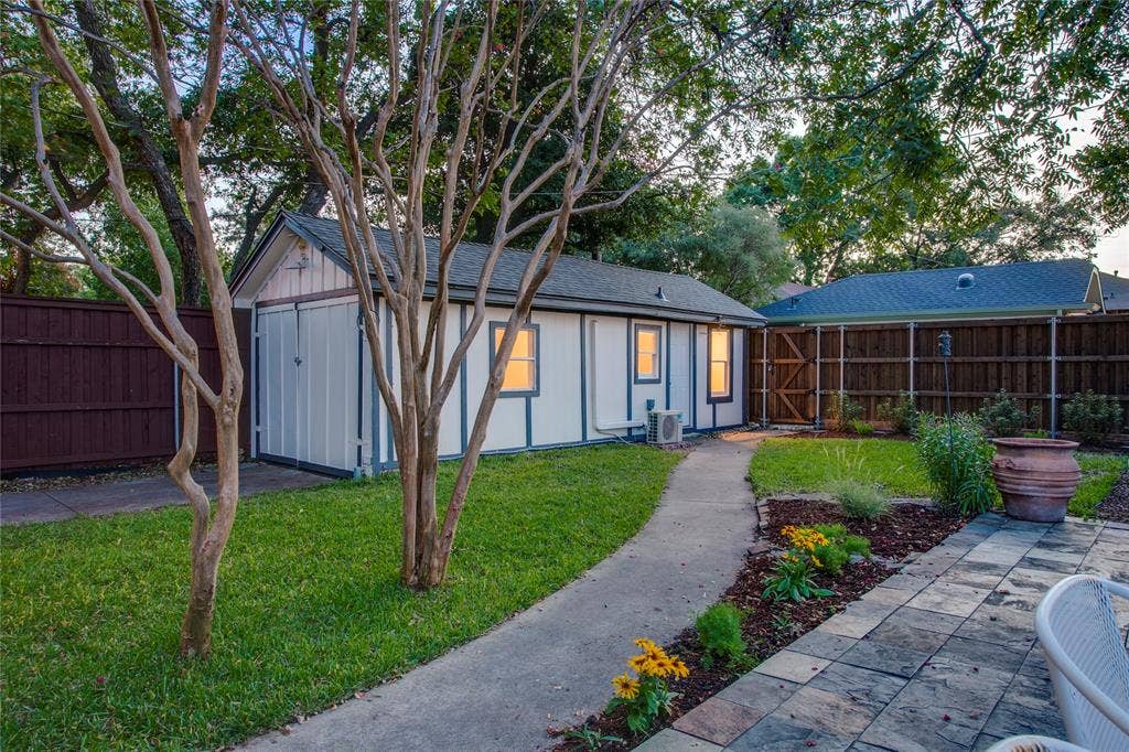 635 N Montclair Avenue, Dallas, TX 75208 635 N Montclair Avenue, Dallas, TX 75208