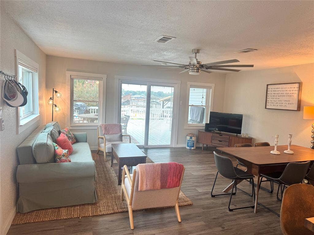 183 Seaside Drive, Gun Barrel City, TX 75156 183 Seaside Drive, Gun Barrel City, TX 75156