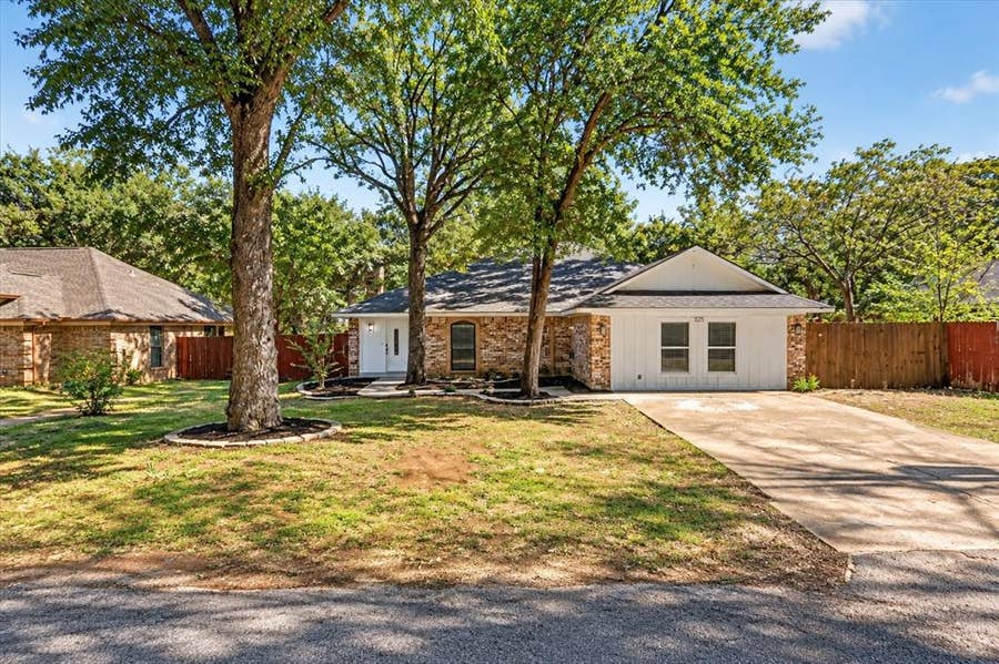 Property photo for 325 Berry Lane, Shady Shores, TX