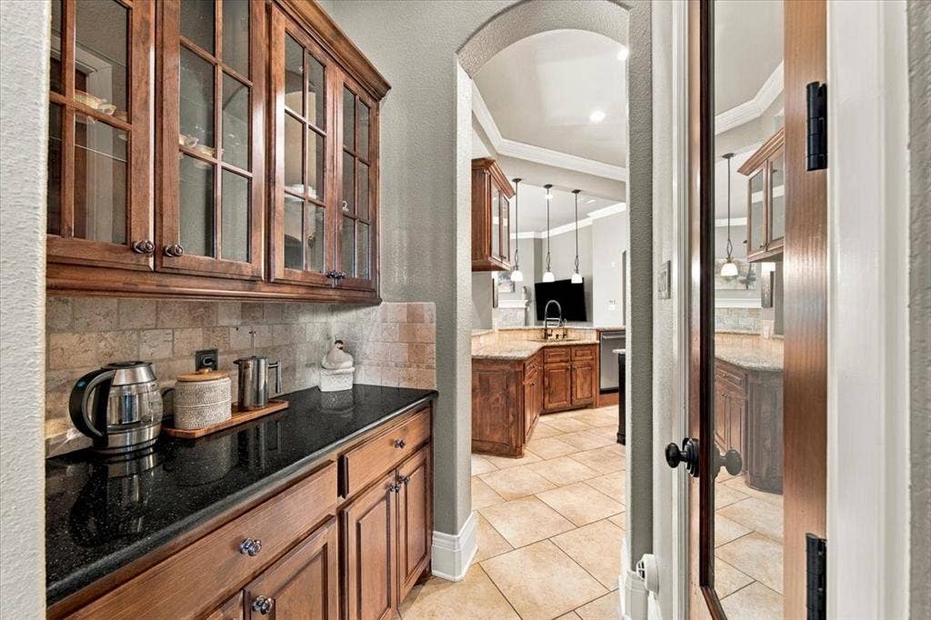 6040 Chapman Ridge Drive, Midlothian, TX 76065 6040 Chapman Ridge Drive, Midlothian, TX 76065