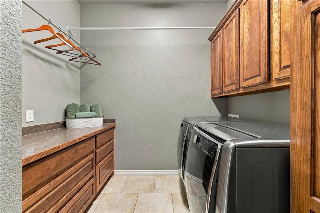 6040 Chapman Ridge Drive, Midlothian, TX 76065 6040 Chapman Ridge Drive, Midlothian, TX 76065