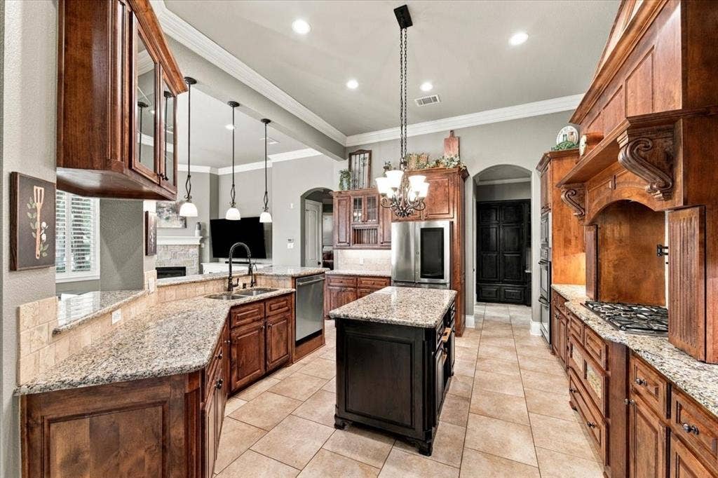 6040 Chapman Ridge Drive, Midlothian, TX 76065 6040 Chapman Ridge Drive, Midlothian, TX 76065