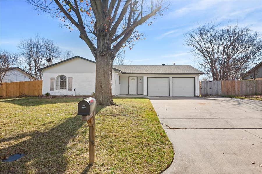 Property photo for 1012 E Dallas Street, Mansfield, TX