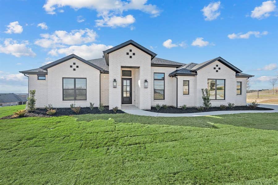 Property photo for 412 Caprock Lane, Reno, TX
