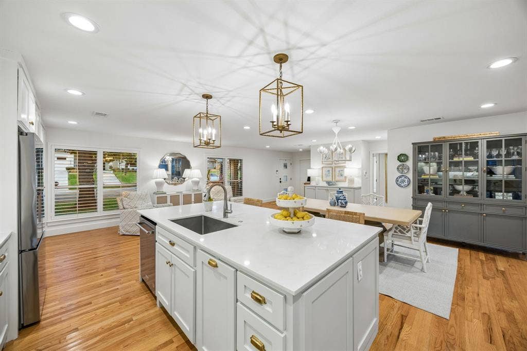 9924 Parkford Drive, Dallas, TX 75238