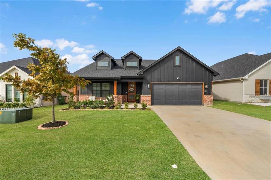 Property photo for 928 Rodgers Avenue, Godley, TX