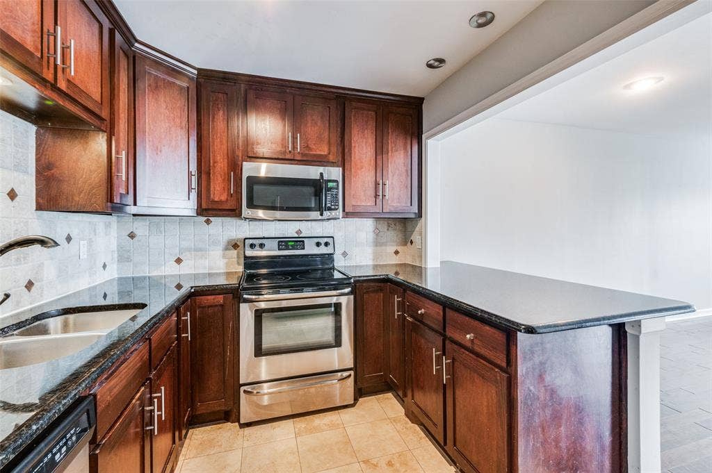 5323 Fleetwood Oaks Avenue, #255, Dallas, TX 75235 5323 Fleetwood Oaks Avenue, #255, Dallas, TX 75235