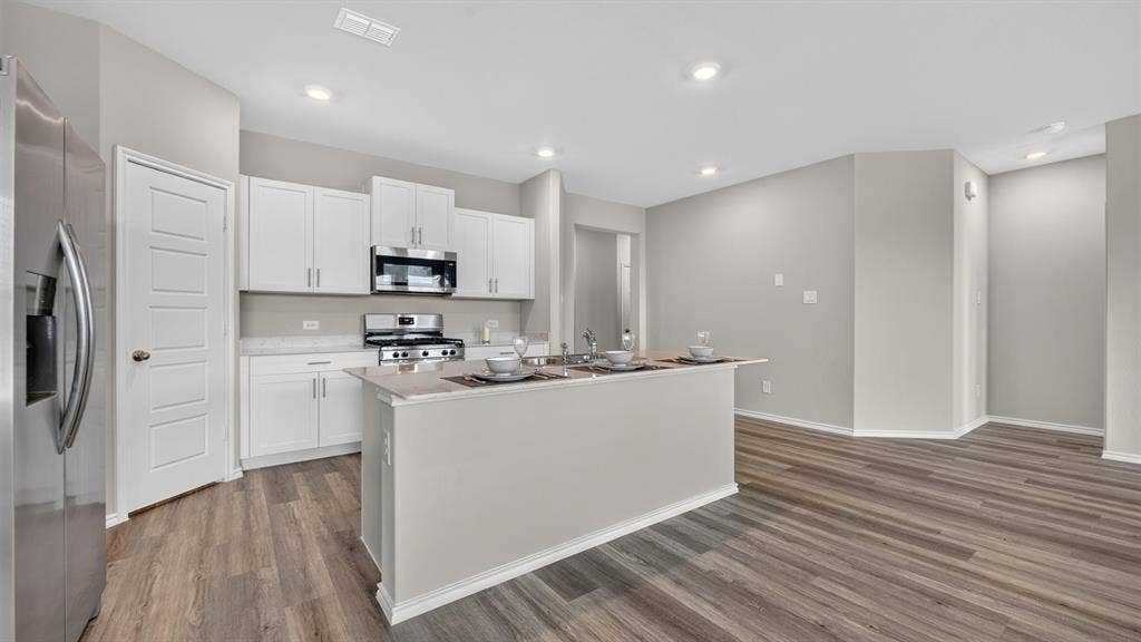 1409 CANTERBURY Trail, DeSoto, TX 75115