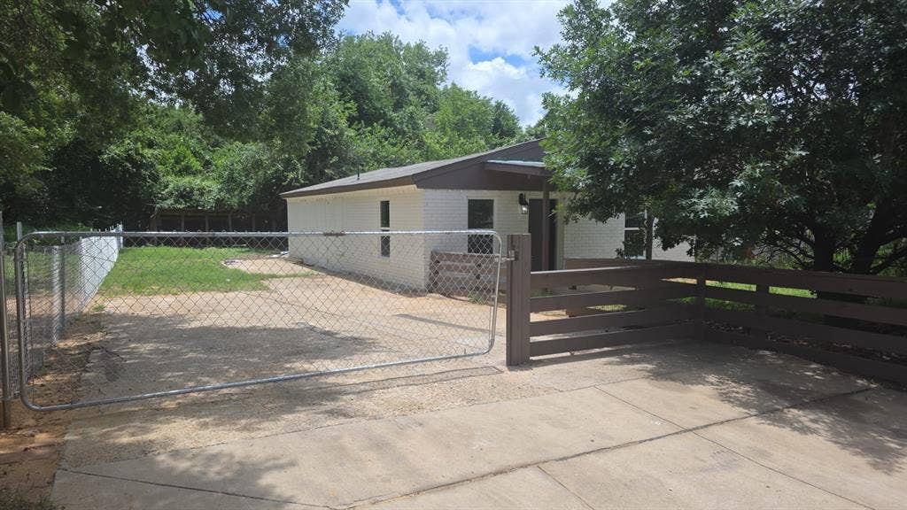 4643 Luzon Street, Dallas, TX 75216 4643 Luzon Street, Dallas, TX 75216