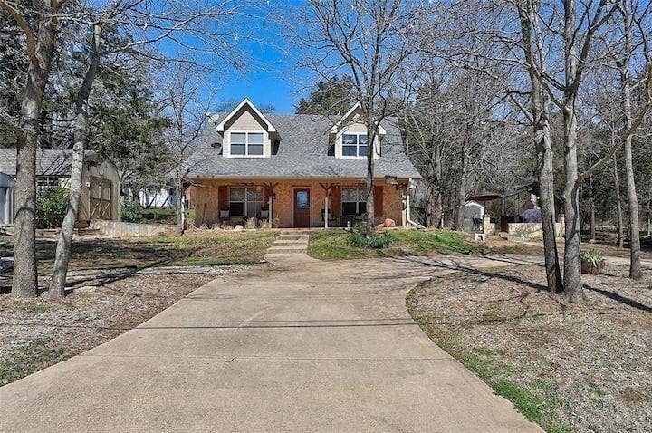 Property photo for 233 Castle Drive, Pottsboro, TX