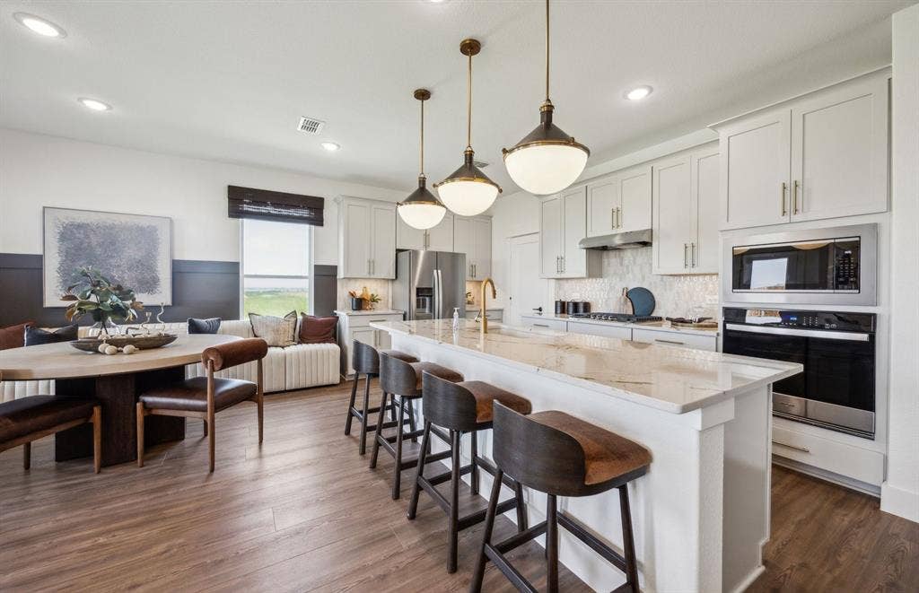 *Model Representation - Spacious kitchen with eat-in bartop island