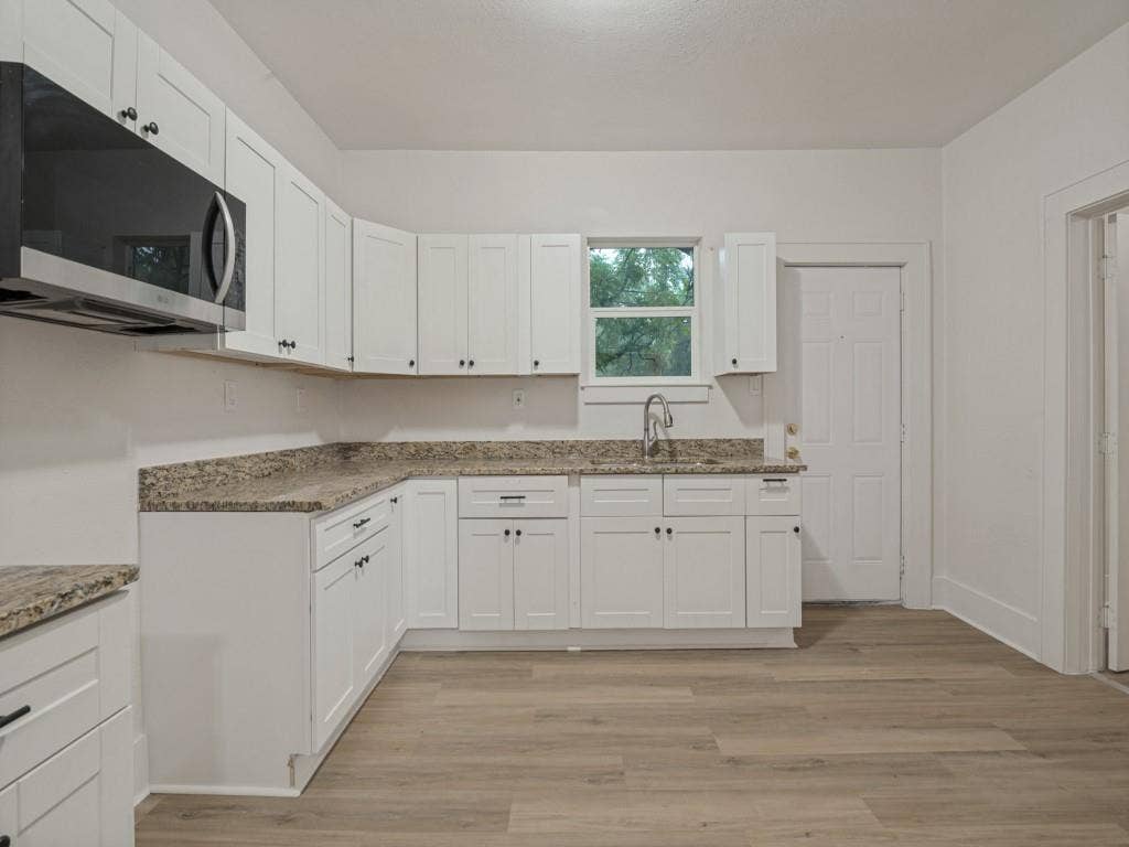 2707 Lenway Street, Dallas, TX 75215