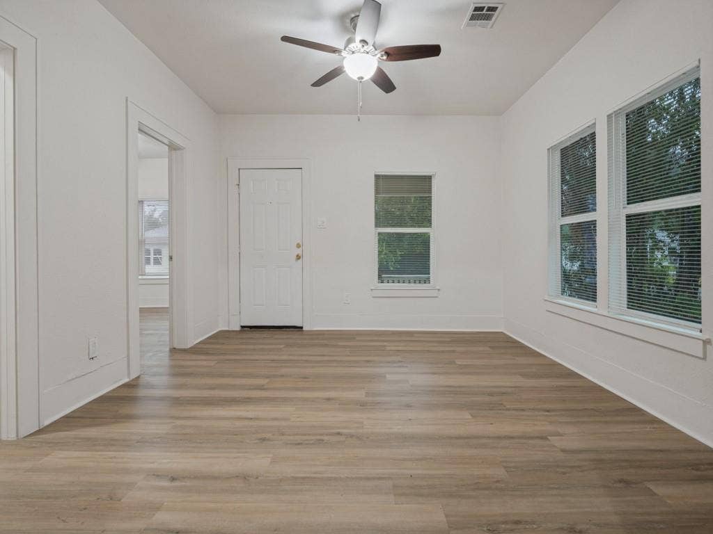 2707 Lenway Street, Dallas, TX 75215