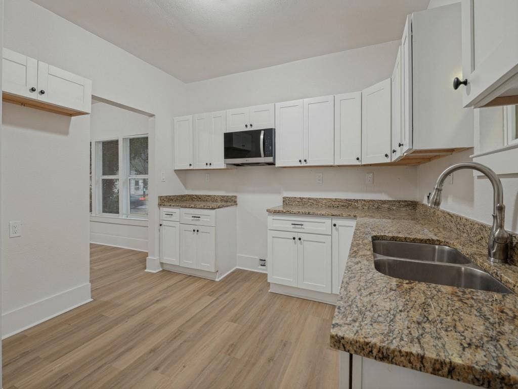 2707 Lenway Street, Dallas, TX 75215