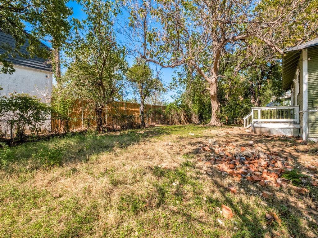2707 Lenway Street, Dallas, TX 75215