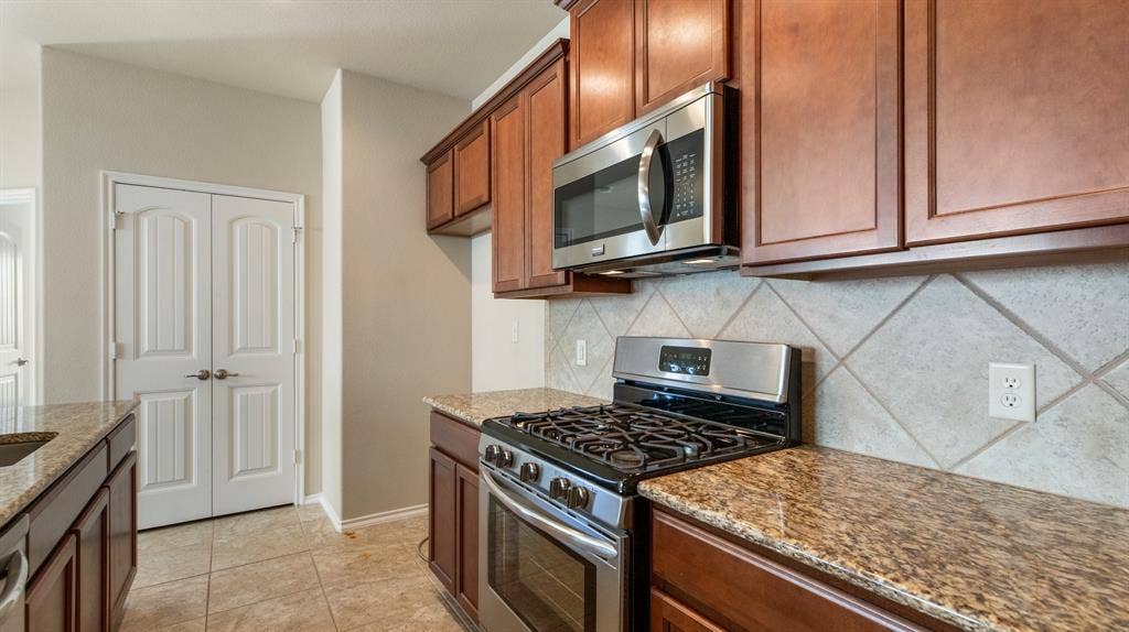 9925 Pronghorn Road, McKinney, TX 75071 9925 Pronghorn Road, McKinney, TX 75071