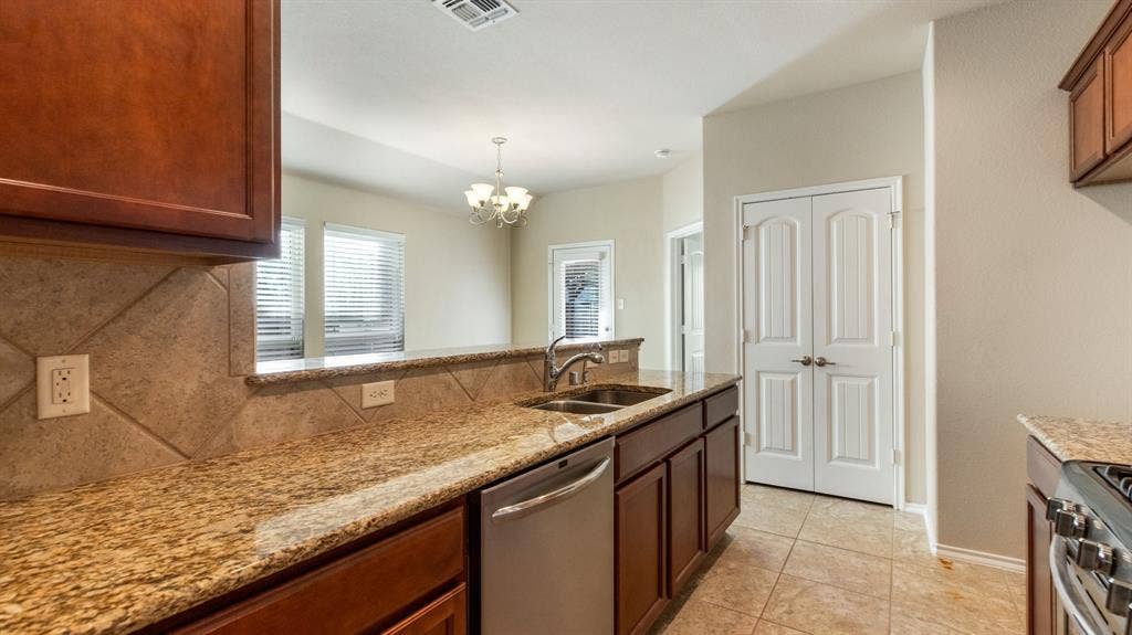 9925 Pronghorn Road, McKinney, TX 75071 9925 Pronghorn Road, McKinney, TX 75071