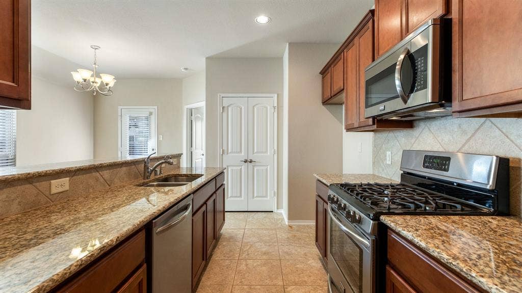9925 Pronghorn Road, McKinney, TX 75071 9925 Pronghorn Road, McKinney, TX 75071