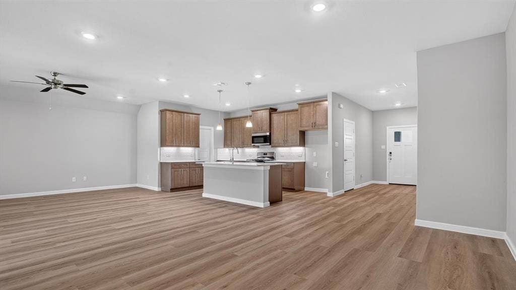 440 LIVINGSTON Drive, DeSoto, TX 75115 440 LIVINGSTON Drive, DeSoto, TX 75115