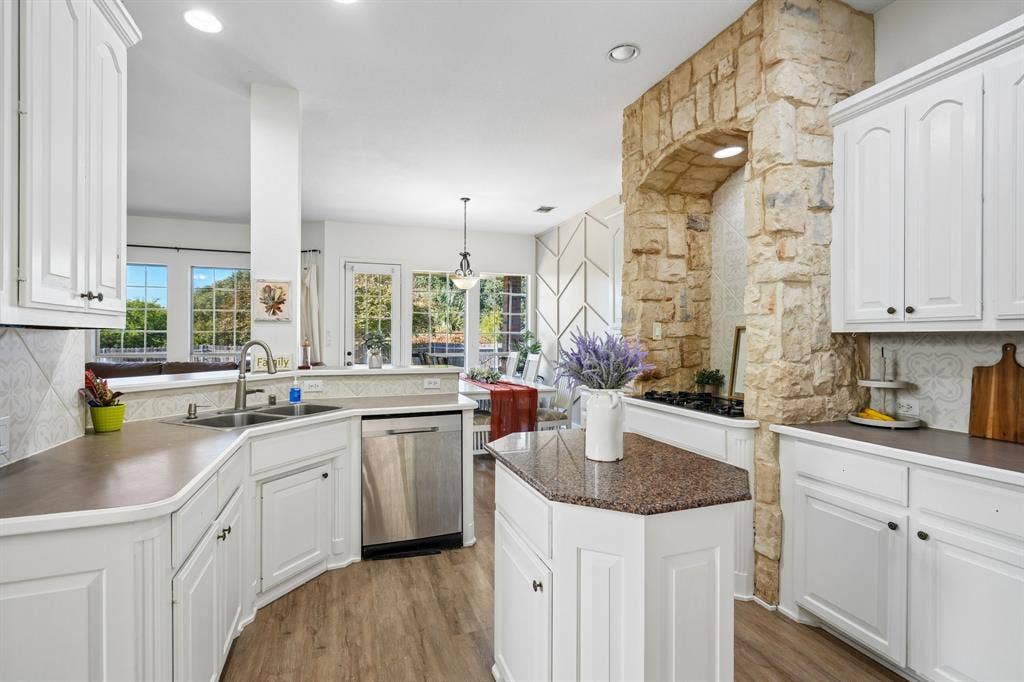 4405 Meadowcove Drive, Rowlett, TX 75088