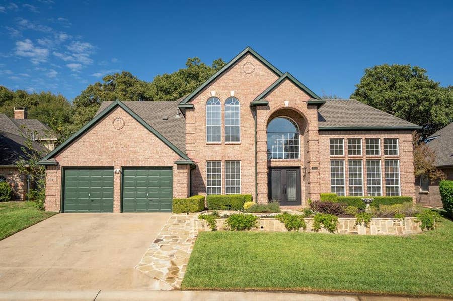 Property photo for 806 Woodside Court, Highland Village, TX
