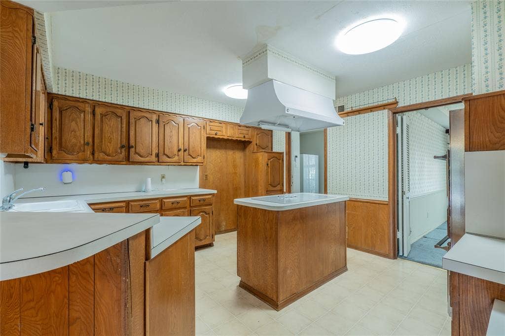7008 Leameadow Drive, Dallas, TX 75248 7008 Leameadow Drive, Dallas, TX 75248