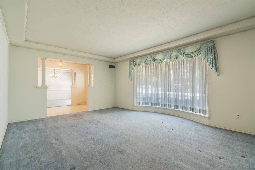 7008 Leameadow Drive, Dallas, TX 75248 Living Room and Front Entry