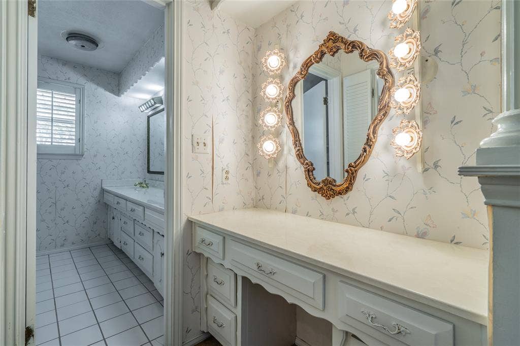7008 Leameadow Drive, Dallas, TX 75248 Powder/Vanity