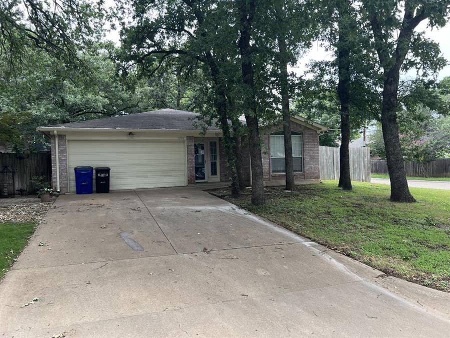 Property photo for 1204 Cardinal Oaks Drive, Mansfield, TX