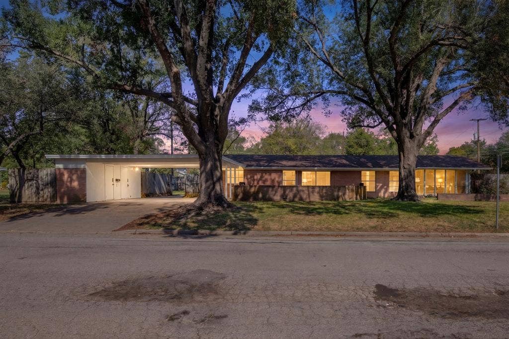 1400 Aldridge Street, Commerce, TX 75428