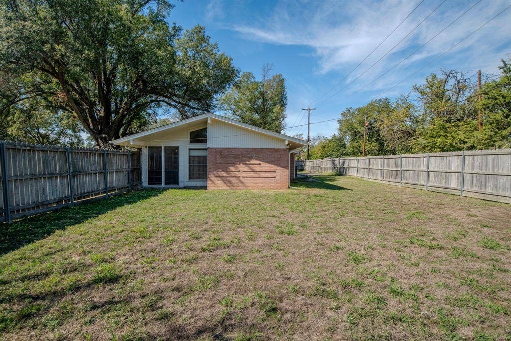 1400 Aldridge Street, Commerce, TX 75428