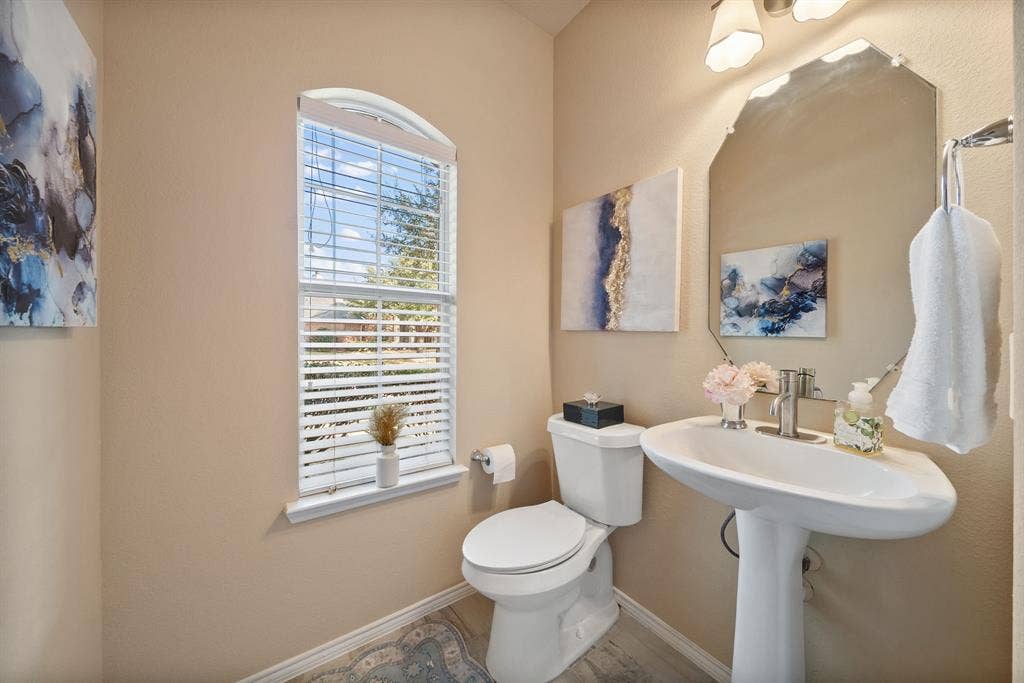 904 Amherst Drive, DeSoto, TX 75115 904 Amherst Drive, DeSoto, TX 75115