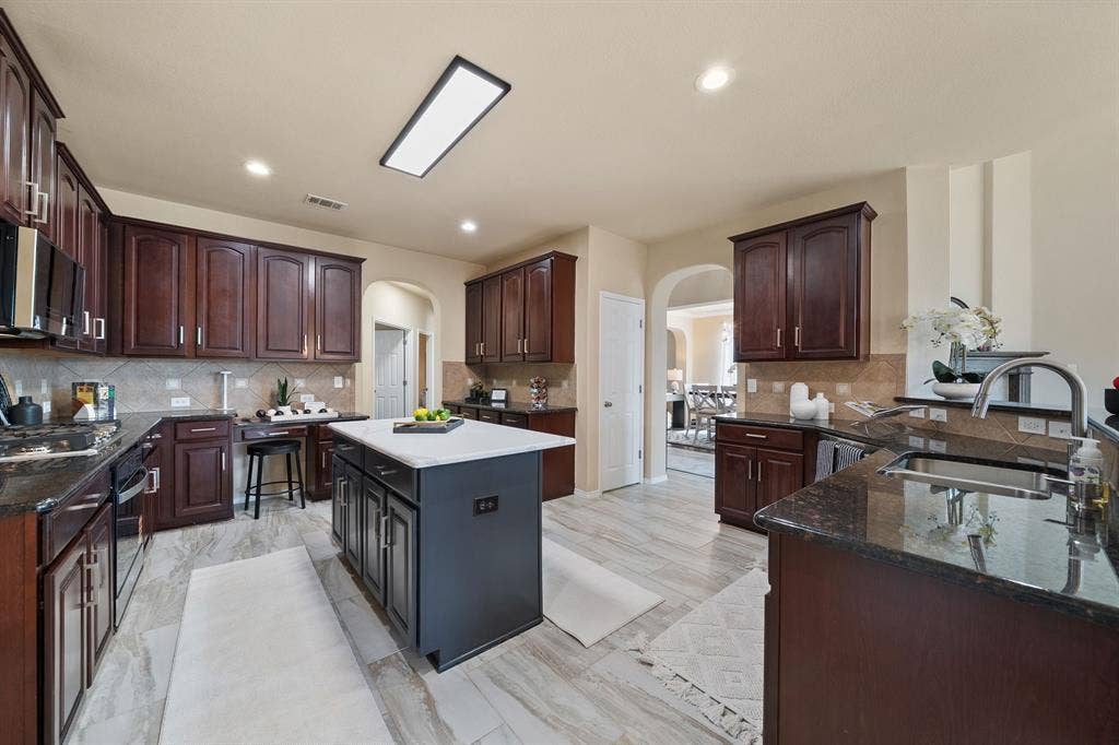 904 Amherst Drive, DeSoto, TX 75115 904 Amherst Drive, DeSoto, TX 75115